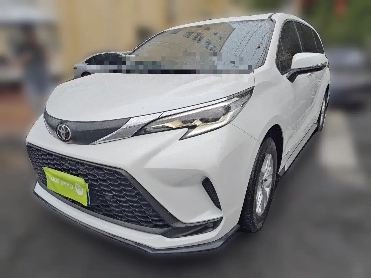 Toyota Granvia 2024 2.5L Hybrid Comfort Edition — миниатюра 1