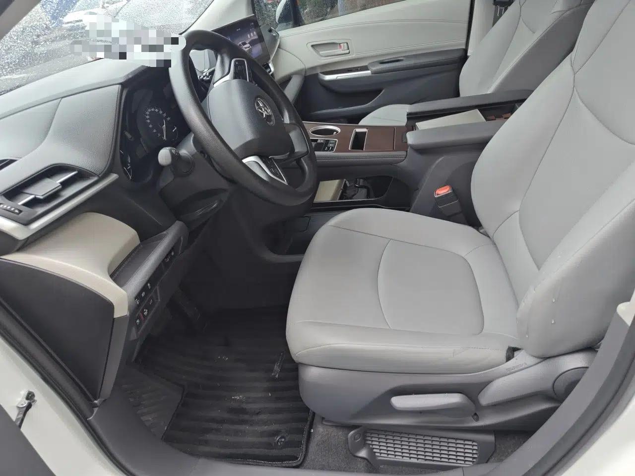 Toyota Granvia 2024 2.5L Hybrid Comfort Edition — миниатюра 15
