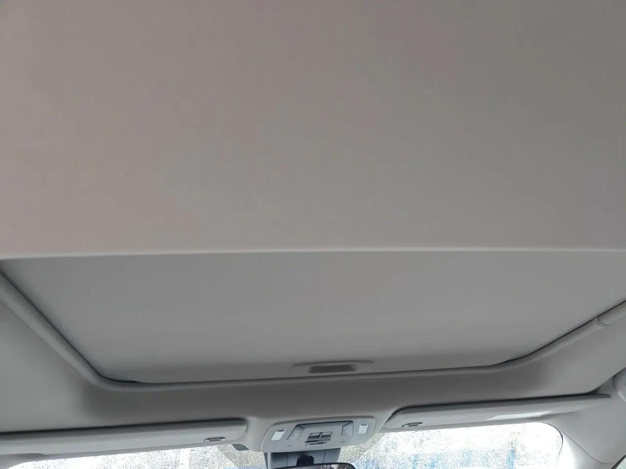 Toyota Granvia 2024 2.5L Hybrid Comfort Edition — миниатюра 18