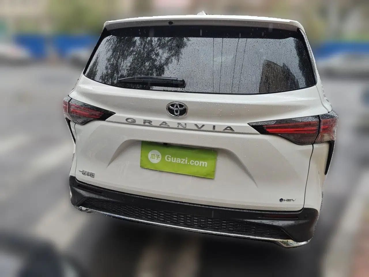 Toyota Granvia 2024 2.5L Hybrid Comfort Edition — миниатюра 5