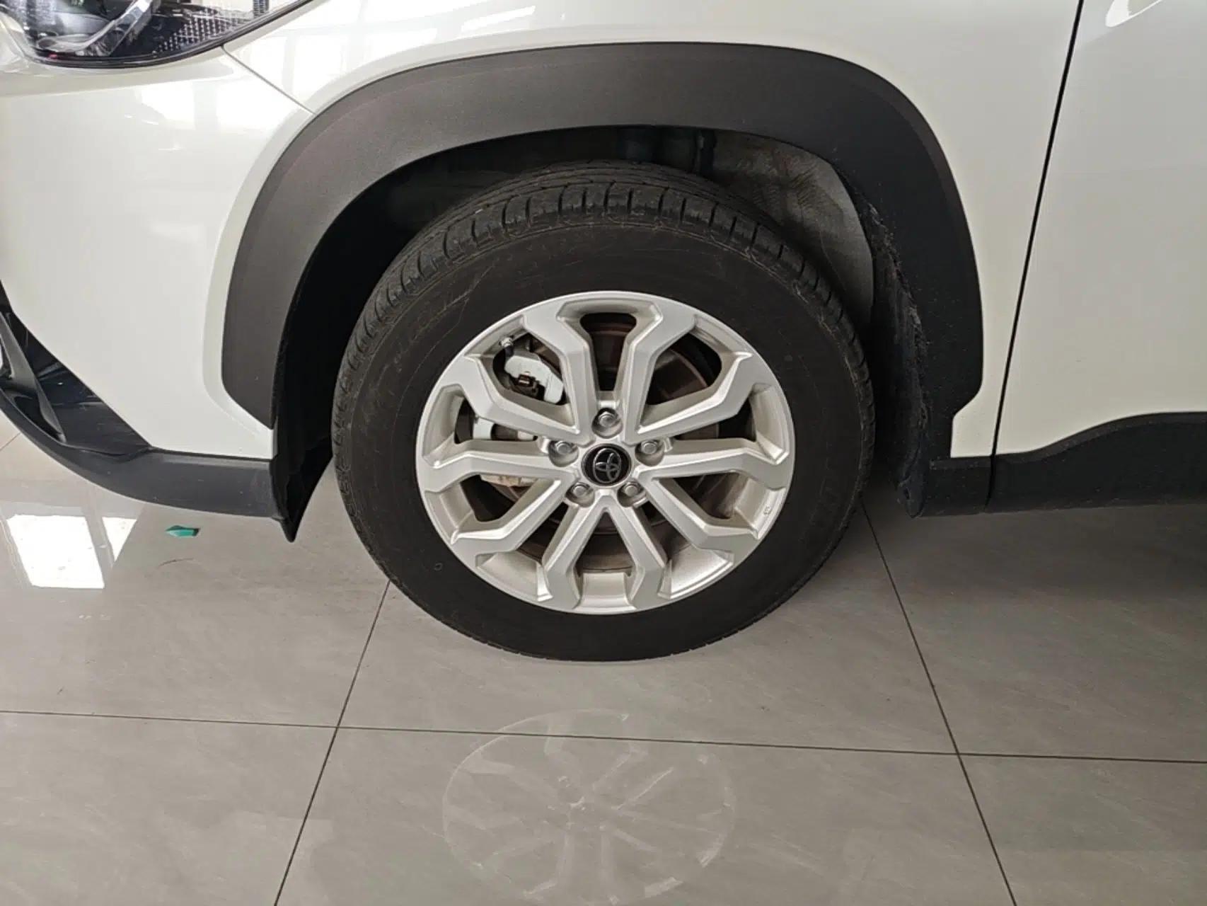 Toyota FRONTLANDER 2022 2.0L CVT Leading Edition — миниатюра 10