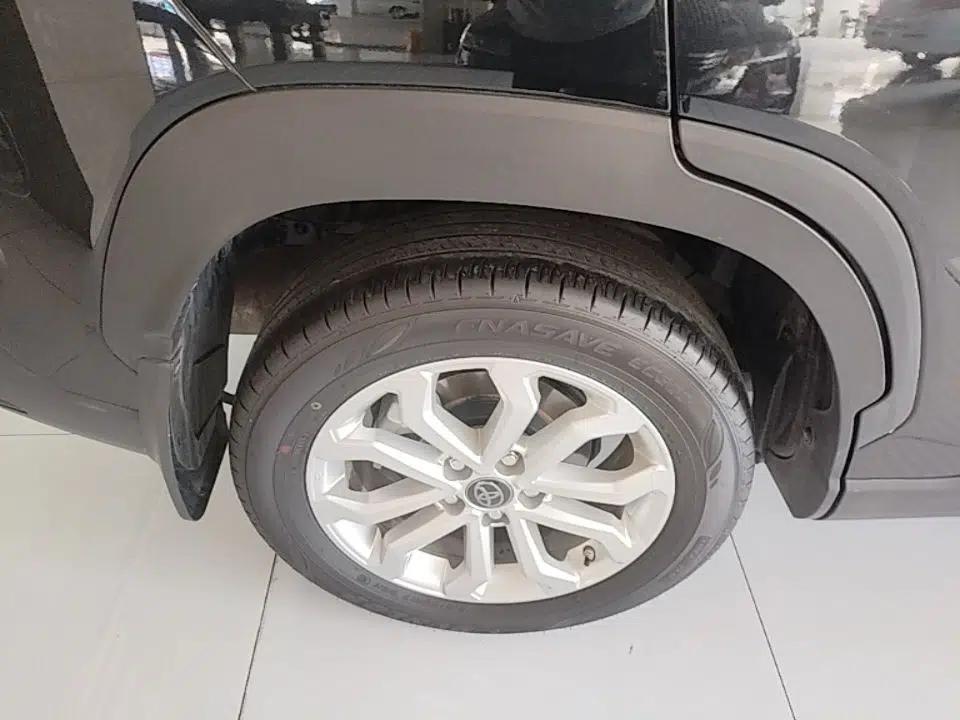 Toyota FRONTLANDER 2023 2.0L CVT Elite Edition — миниатюра 11