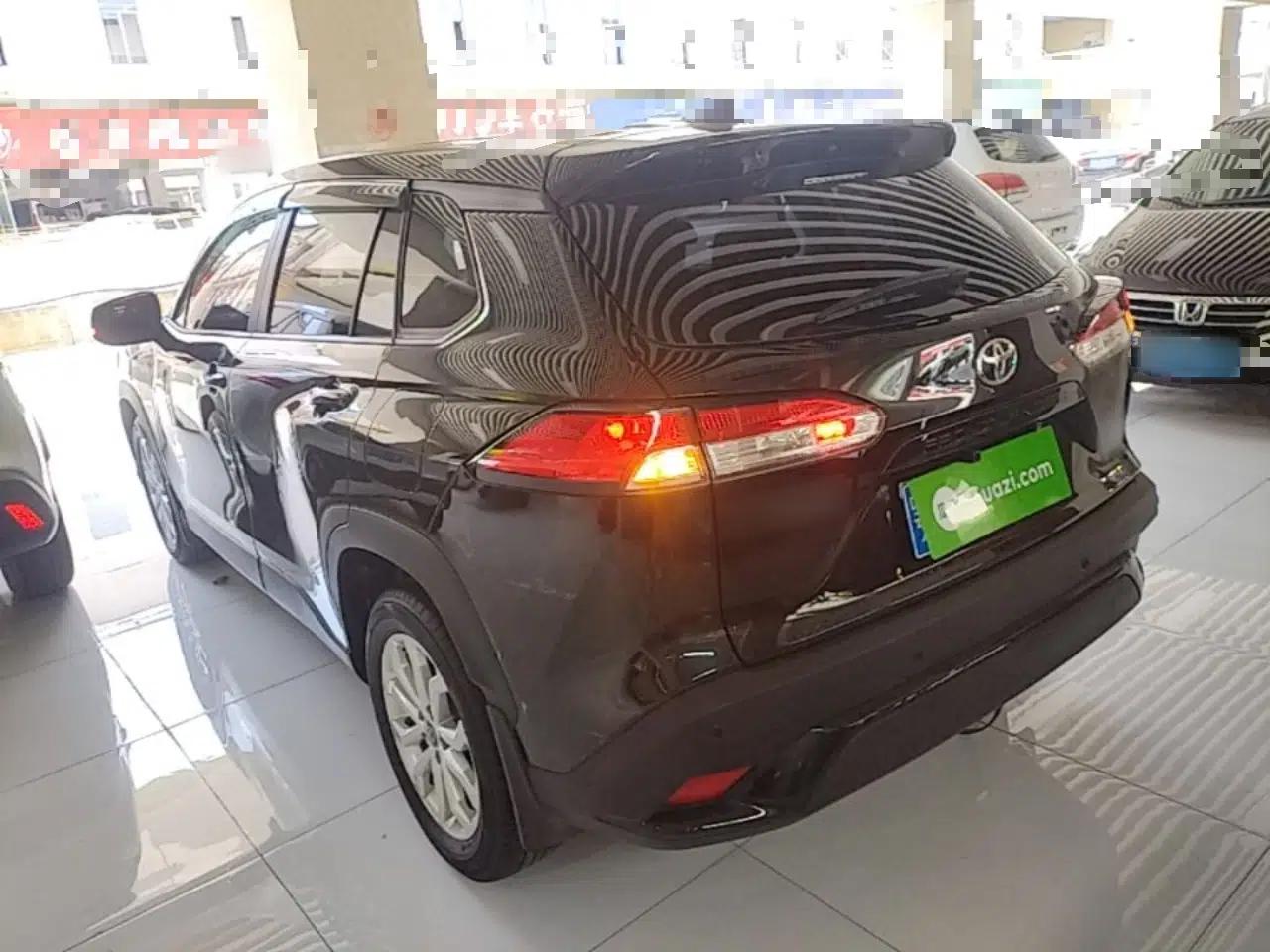 Toyota FRONTLANDER 2023 2.0L CVT Elite Edition — миниатюра 4