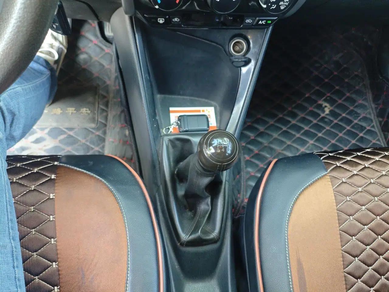 Toyota Vios 2014 1.5L Manual ZhiZhen Edition — миниатюра 14