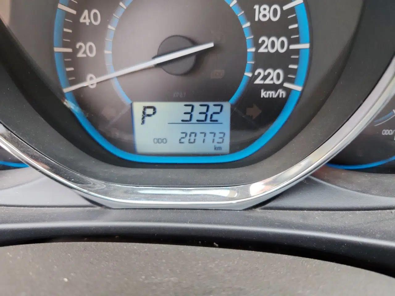 Toyota Vios 2016 1.5L Automatic ZhiZhen Xingyao Edition — миниатюра 12