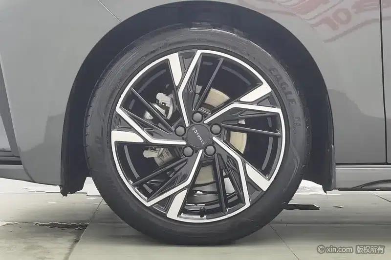 Lynk & Co 03 2023 1.5TD DCT Pro — миниатюра 9