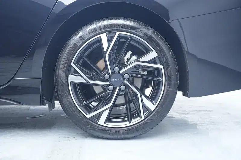 Lynk & Co 03 2025 1.5TD DCT Champion Edition Pro — миниатюра 9