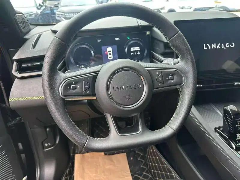 Lynk & Co 03 2023 1.5TD DCT Pro — миниатюра 8