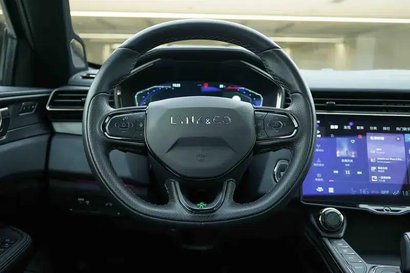 Lynk & Co 01 2021 2.0TD AWD Dark Edition — миниатюра 14