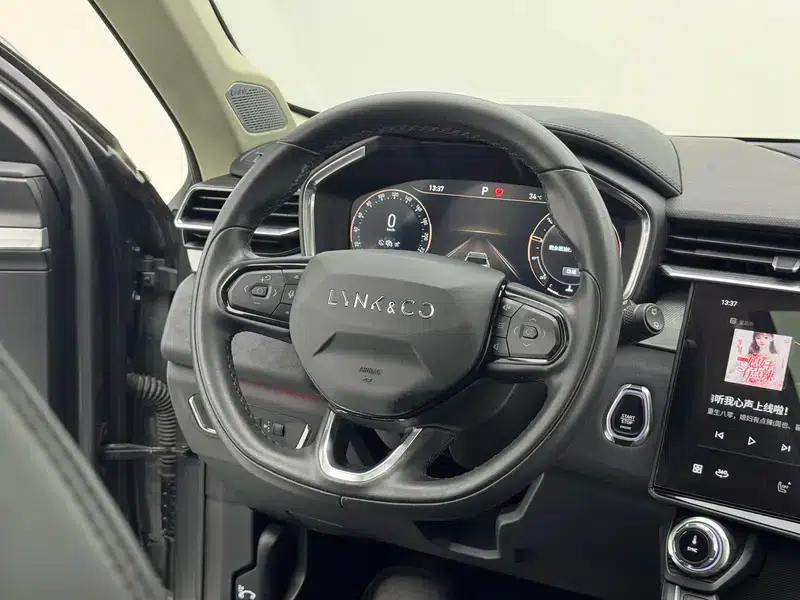 Lynk & Co 01 2021 2.0TD Two-Wheel Drive Pro — миниатюра 17