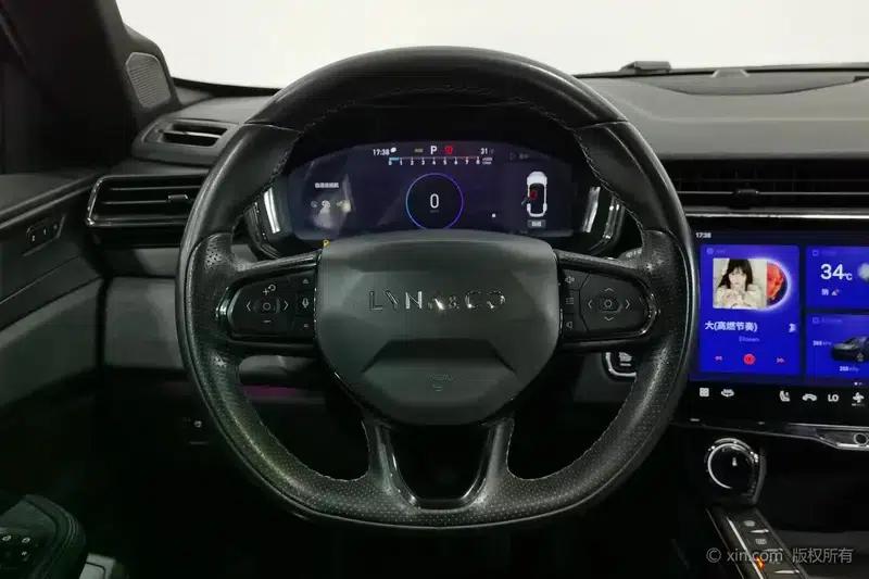 Lynk & Co 01 2021 2.0TD AWD Dark Edition — миниатюра 13
