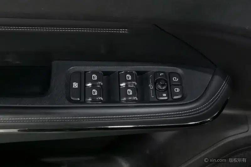 Lynk & Co 01 2021 2.0TD AWD Dark Edition — миниатюра 22