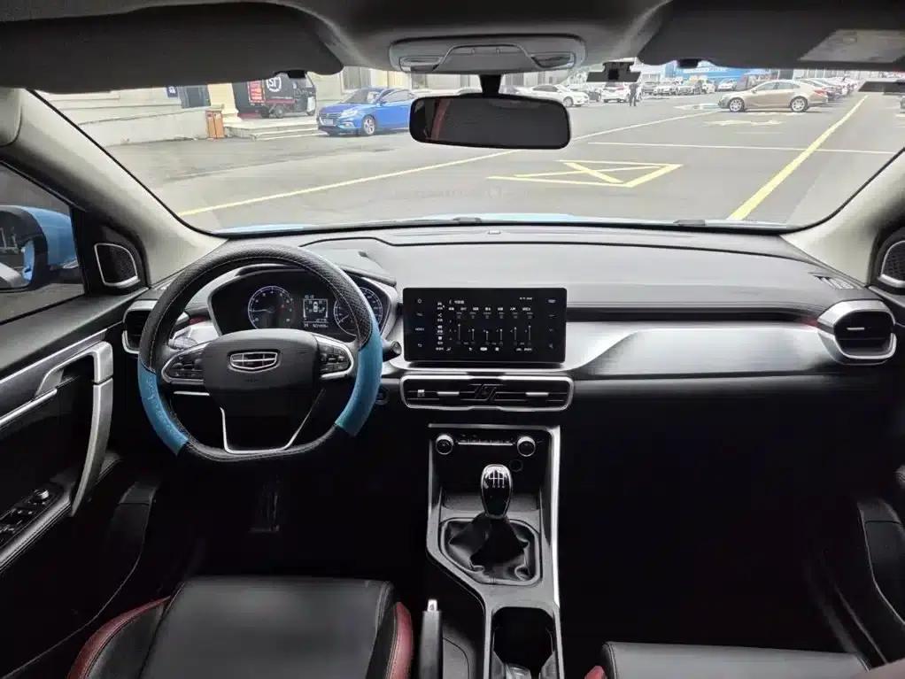 Geely Binyue 2021 1.4T Manual Gold Edition — миниатюра 8