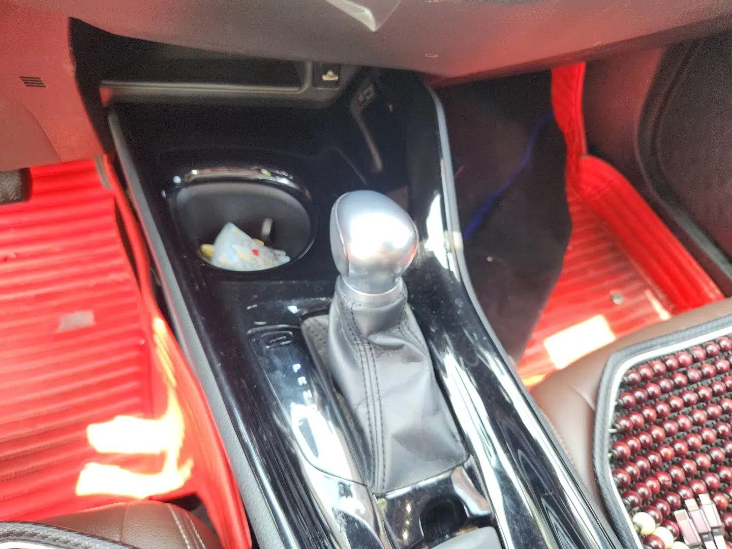 Toyota C-HR 2018 2.0L Leading with Sunroof China V Standard — миниатюра 14