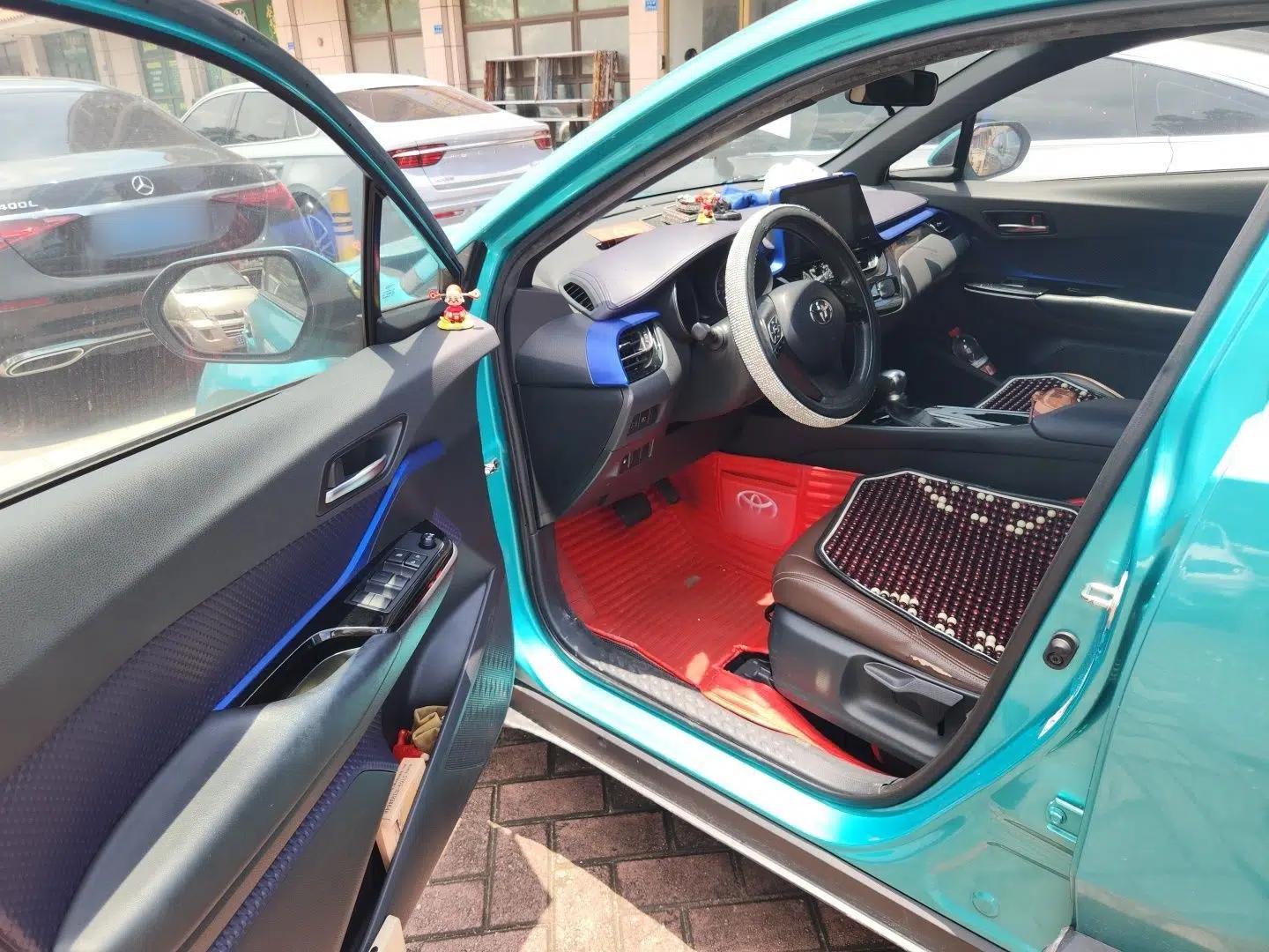 Toyota C-HR 2018 2.0L Leading with Sunroof China V Standard — миниатюра 16