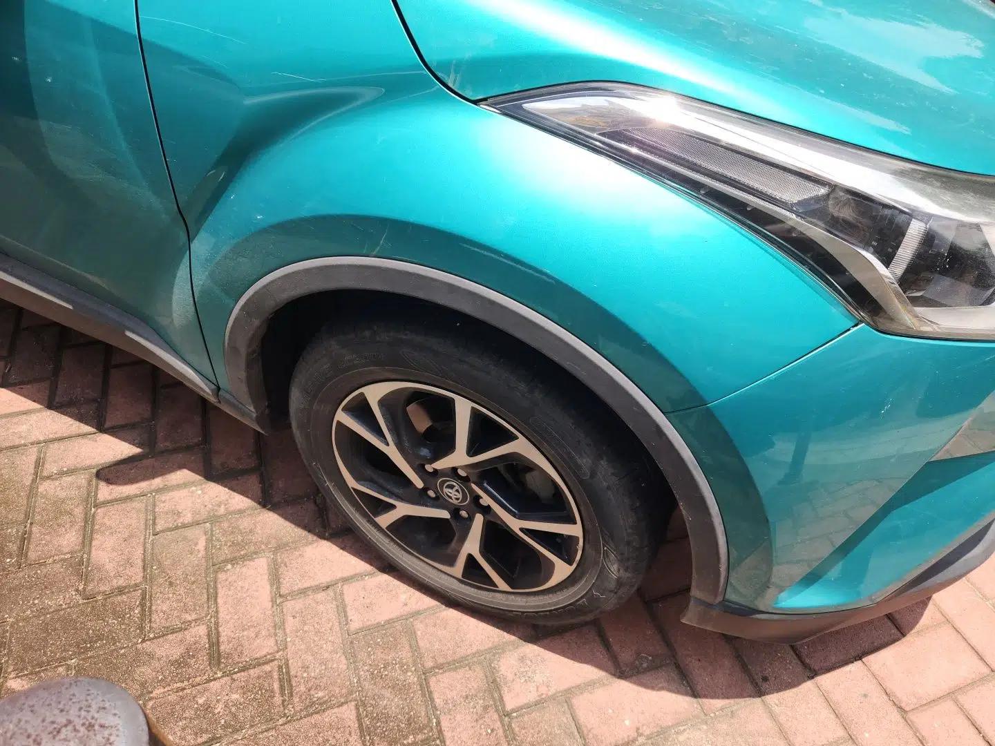 Toyota C-HR 2018 2.0L Leading with Sunroof China V Standard — миниатюра 8