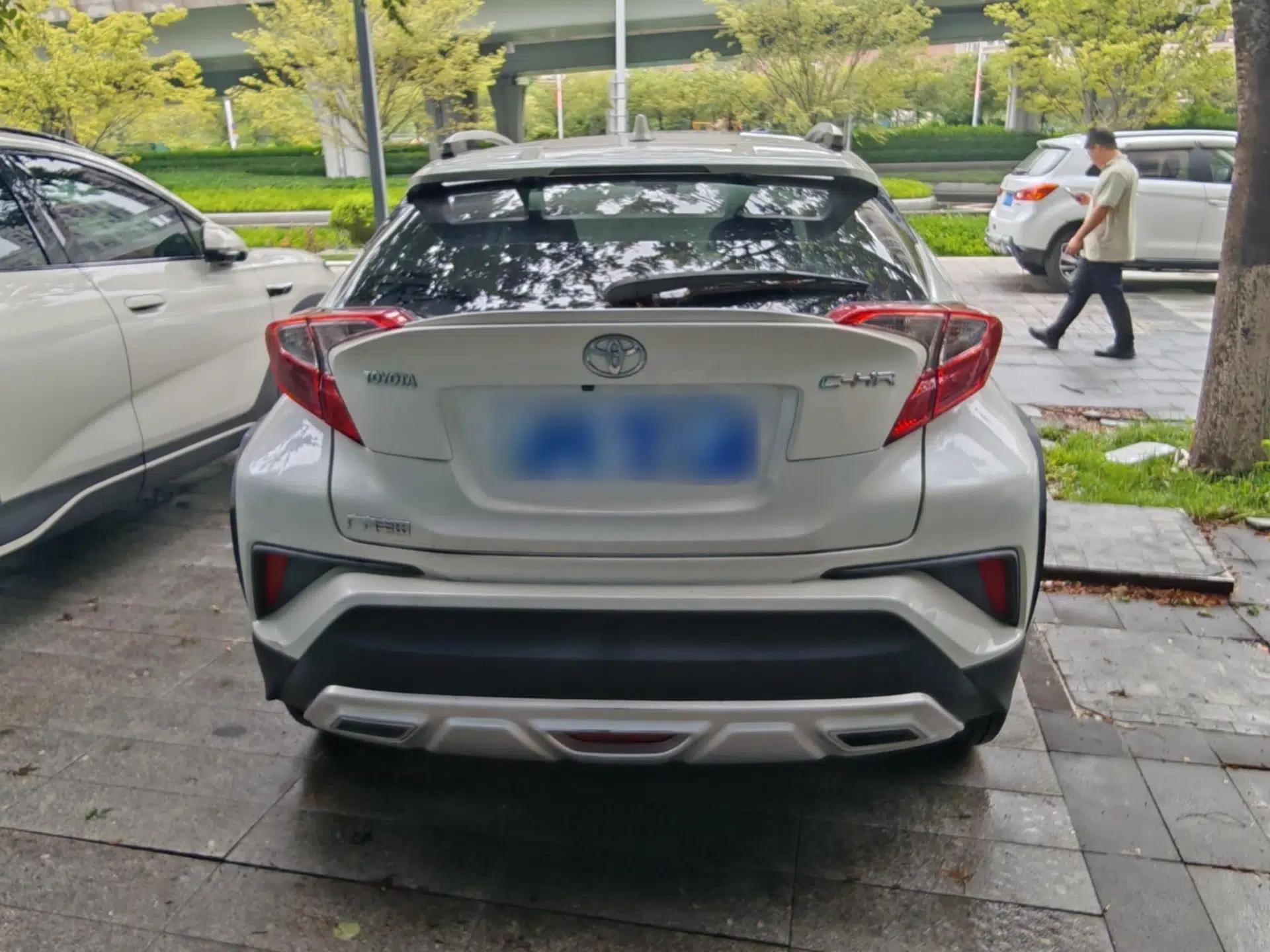 Toyota C-HR 2018 2.0L Coolway Leading Edition China V Standard — миниатюра 11