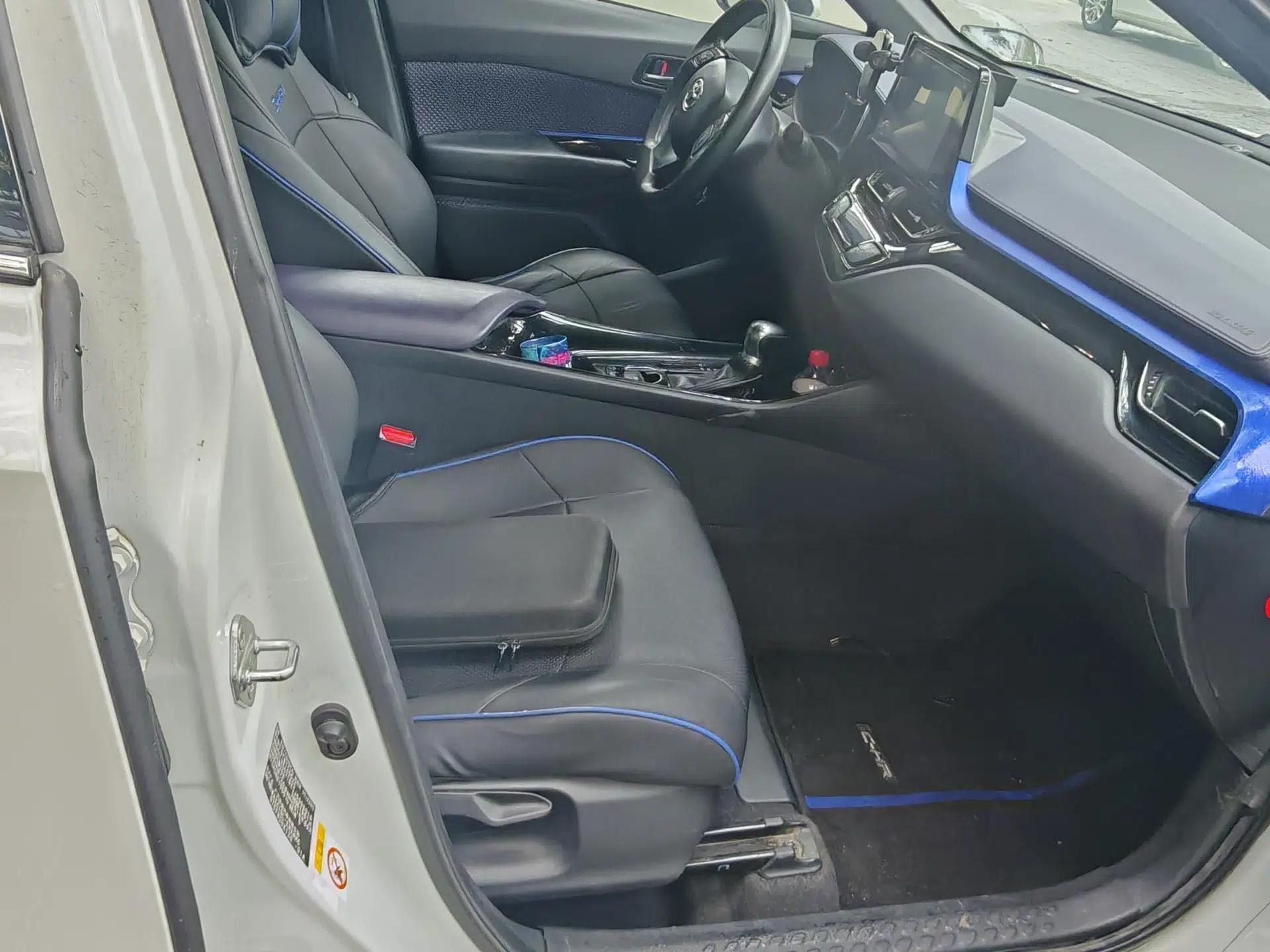 Toyota C-HR 2018 2.0L Coolway Leading Edition China V Standard — миниатюра 23