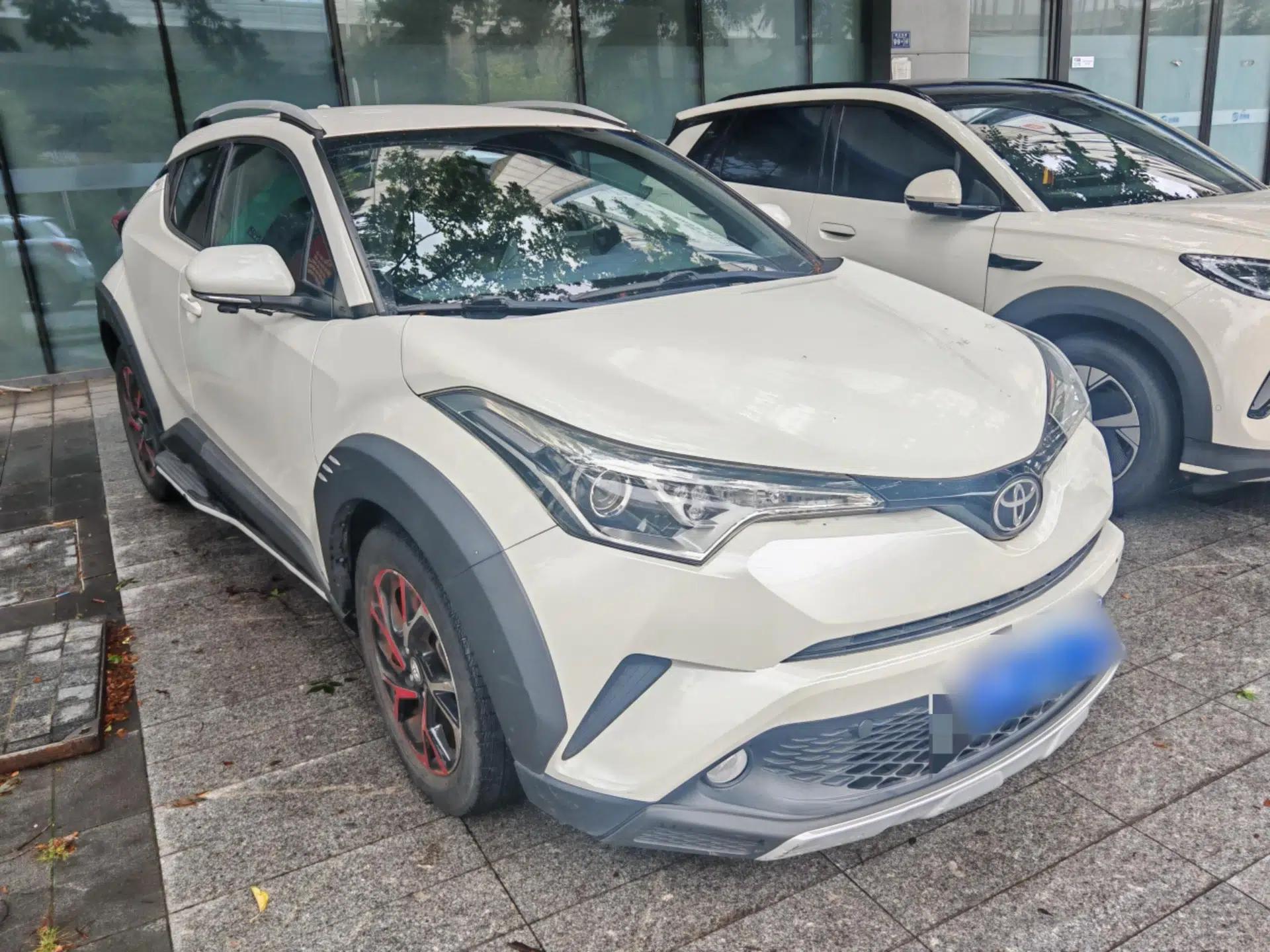 Toyota C-HR 2018 2.0L Coolway Leading Edition China V Standard — миниатюра 6