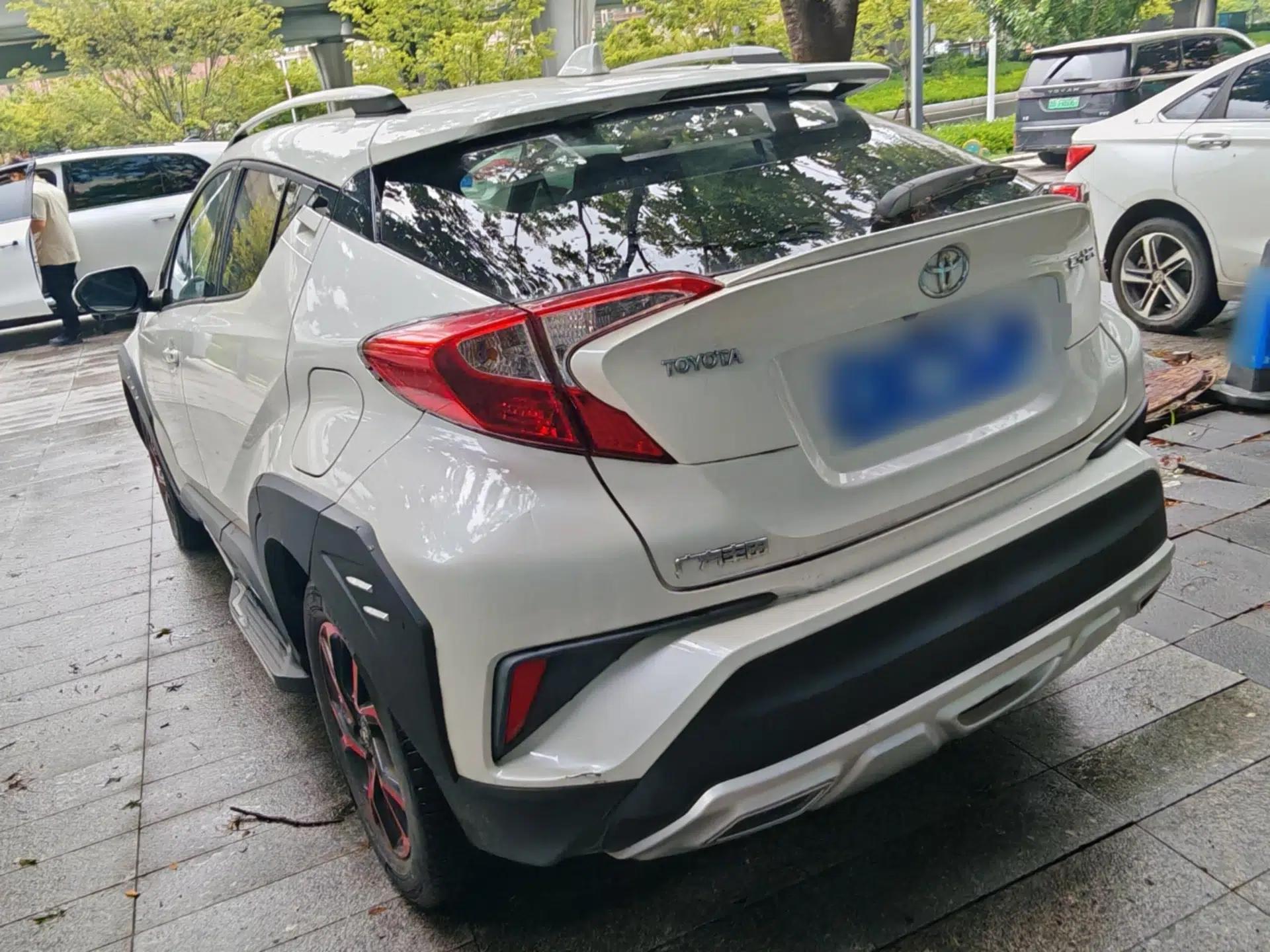 Toyota C-HR 2018 2.0L Coolway Leading Edition China V Standard — миниатюра 9