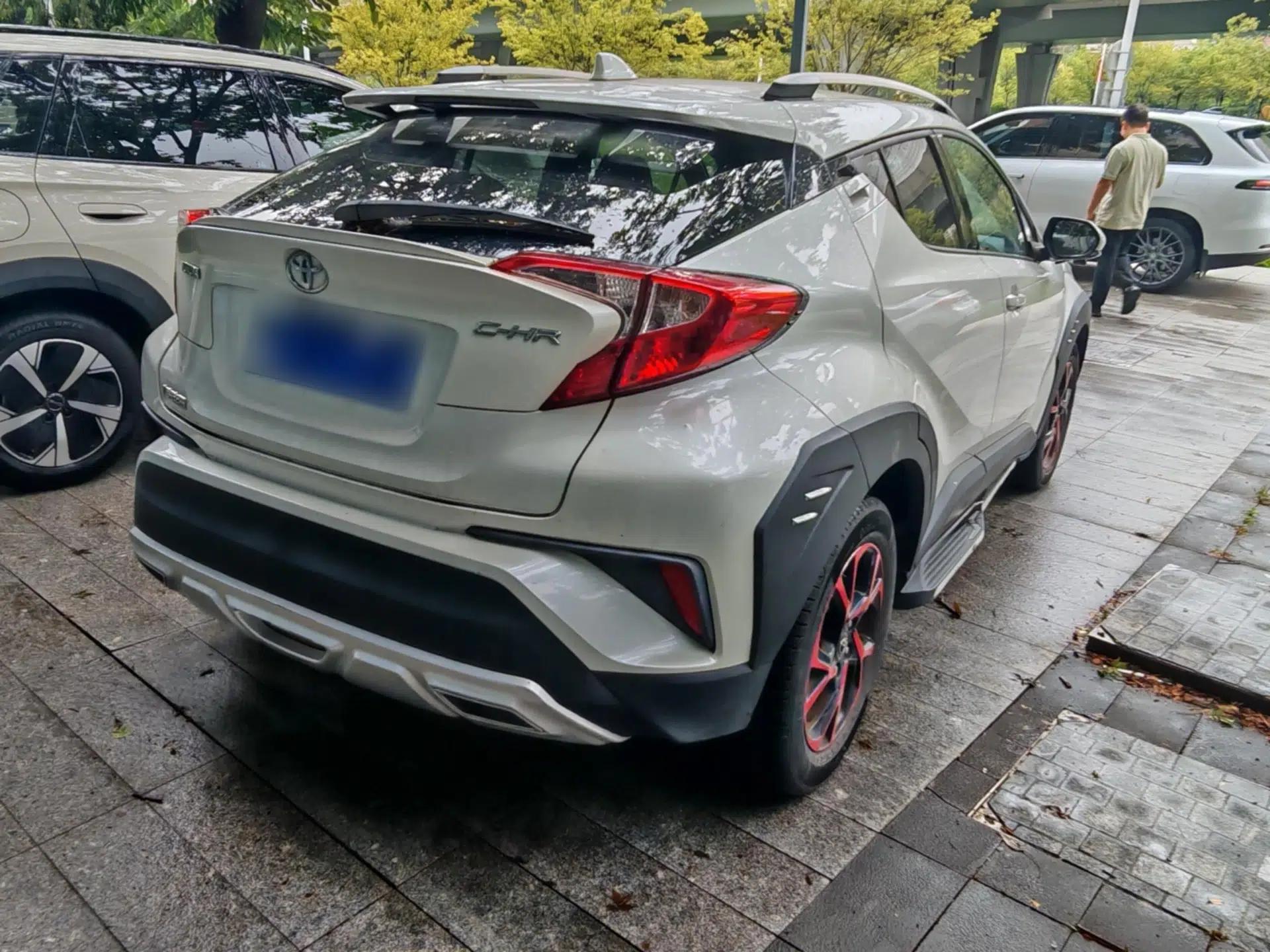 Toyota C-HR 2018 2.0L Coolway Leading Edition China V Standard — миниатюра 10