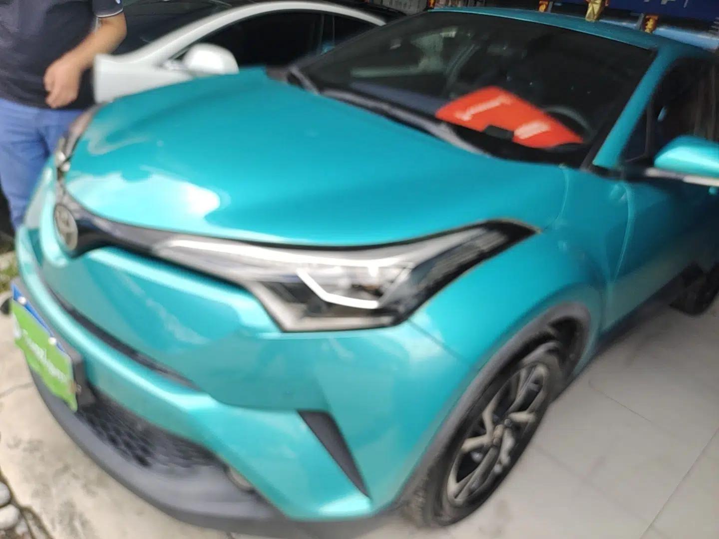 Toyota C-HR 2018 2.0L Luxury Edition China V Standard — миниатюра 1