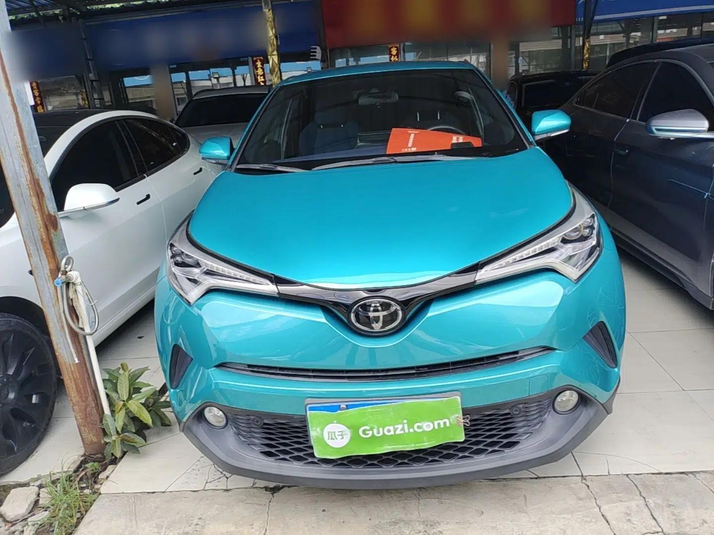 Toyota C-HR 2018 2.0L Luxury Edition China V Standard — миниатюра 2