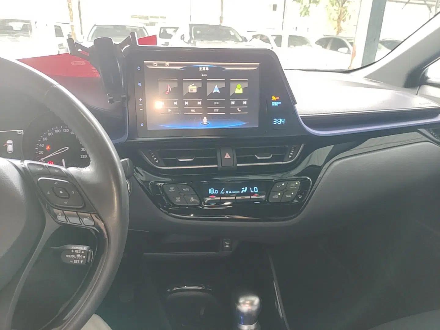 Toyota C-HR 2018 2.0L Luxury Edition China V Standard — миниатюра 15