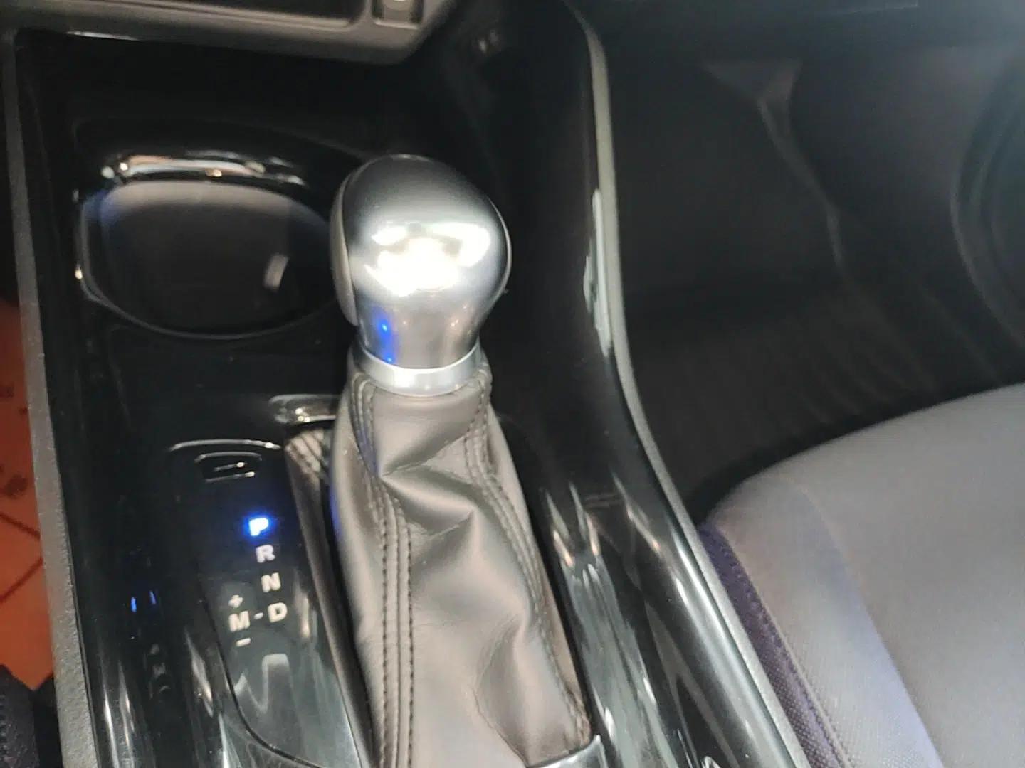 Toyota C-HR 2018 2.0L Luxury Edition China V Standard — миниатюра 16