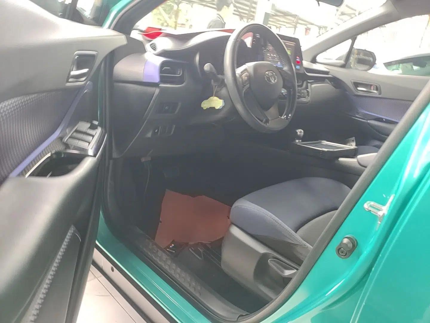 Toyota C-HR 2018 2.0L Luxury Edition China V Standard — миниатюра 18