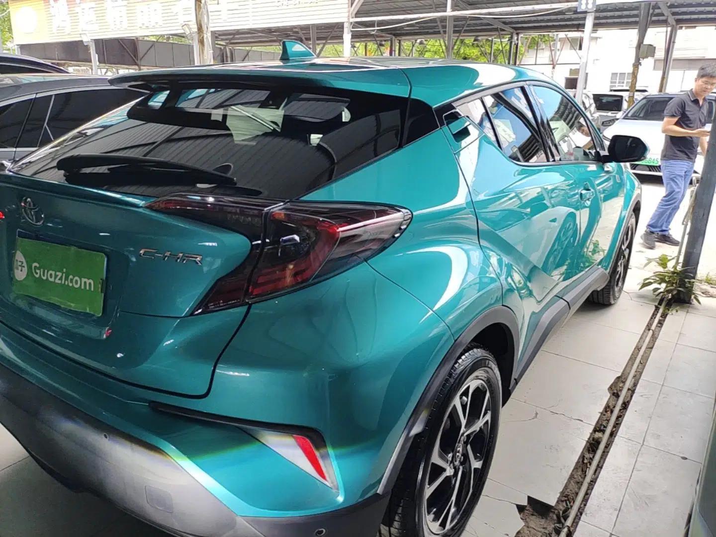 Toyota C-HR 2018 2.0L Luxury Edition China V Standard — миниатюра 6