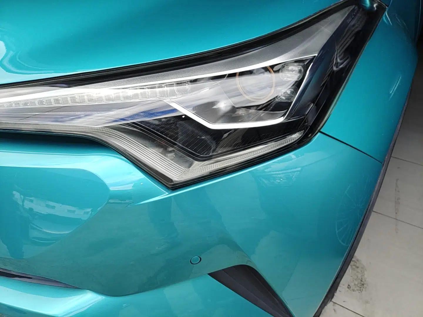 Toyota C-HR 2018 2.0L Luxury Edition China V Standard — миниатюра 8
