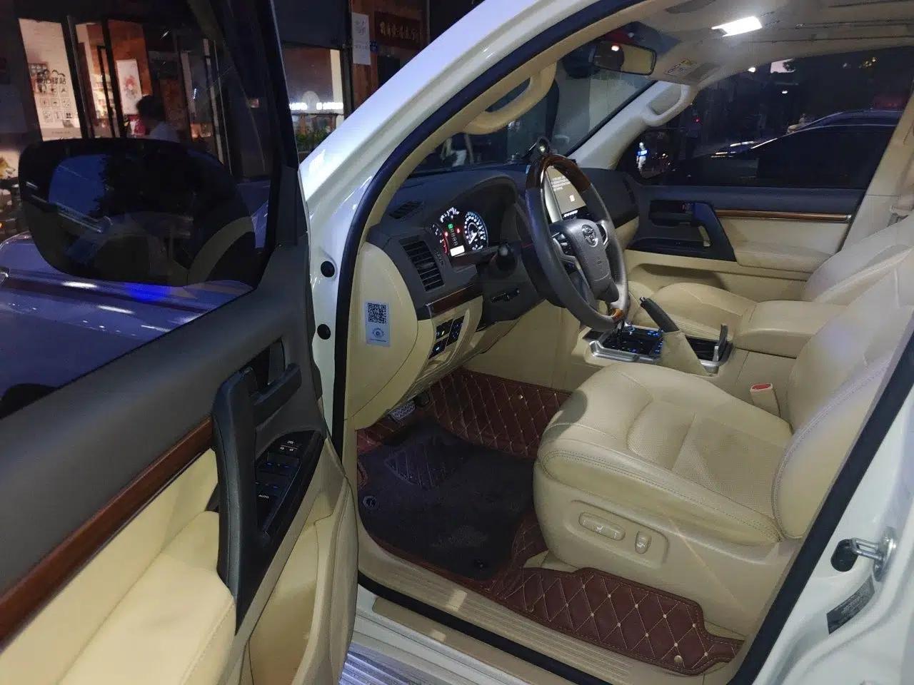 Toyota Land Cruiser 2017 4.0L GX-R Sunroof – Middle East — миниатюра 16