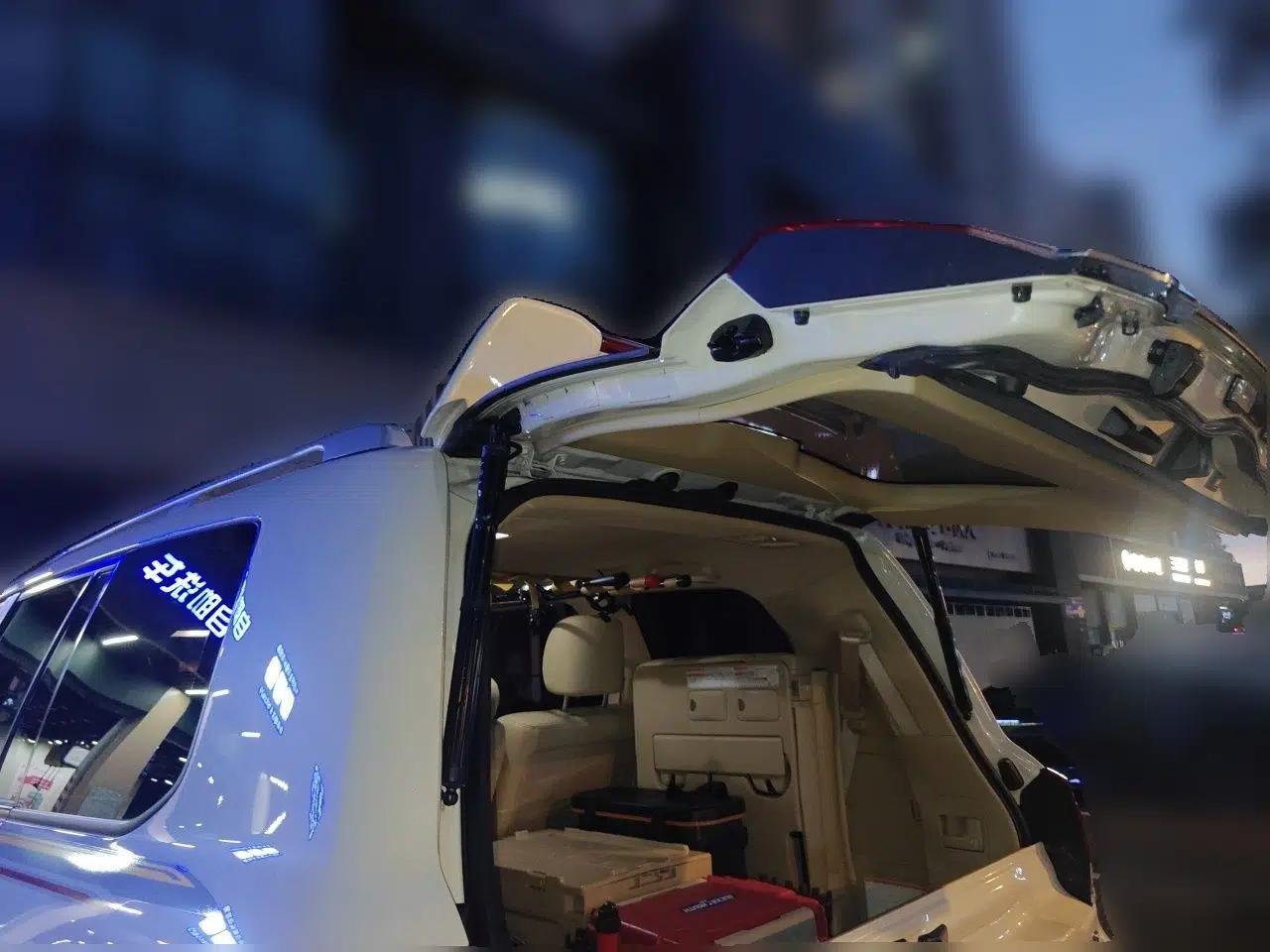 Toyota Land Cruiser 2017 4.0L GX-R Sunroof – Middle East — миниатюра 19