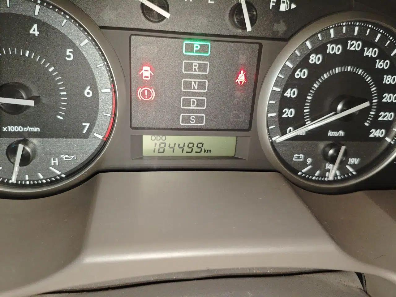 Toyota Land Cruiser 2015 Toyota Land Cruiser 4.0 Automatic Gasoline (8-Seater) — миниатюра 12