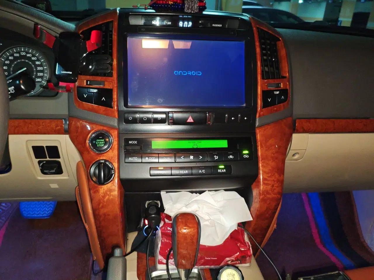 Toyota Land Cruiser 2015 Toyota Land Cruiser 4.0 Automatic Gasoline (8-Seater) — миниатюра 13
