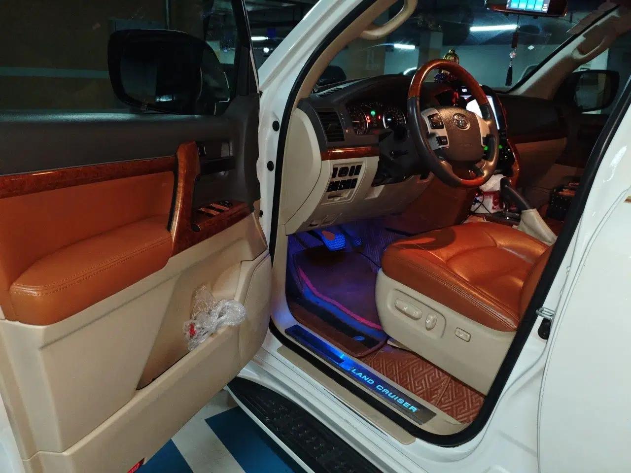 Toyota Land Cruiser 2015 Toyota Land Cruiser 4.0 Automatic Gasoline (8-Seater) — миниатюра 16