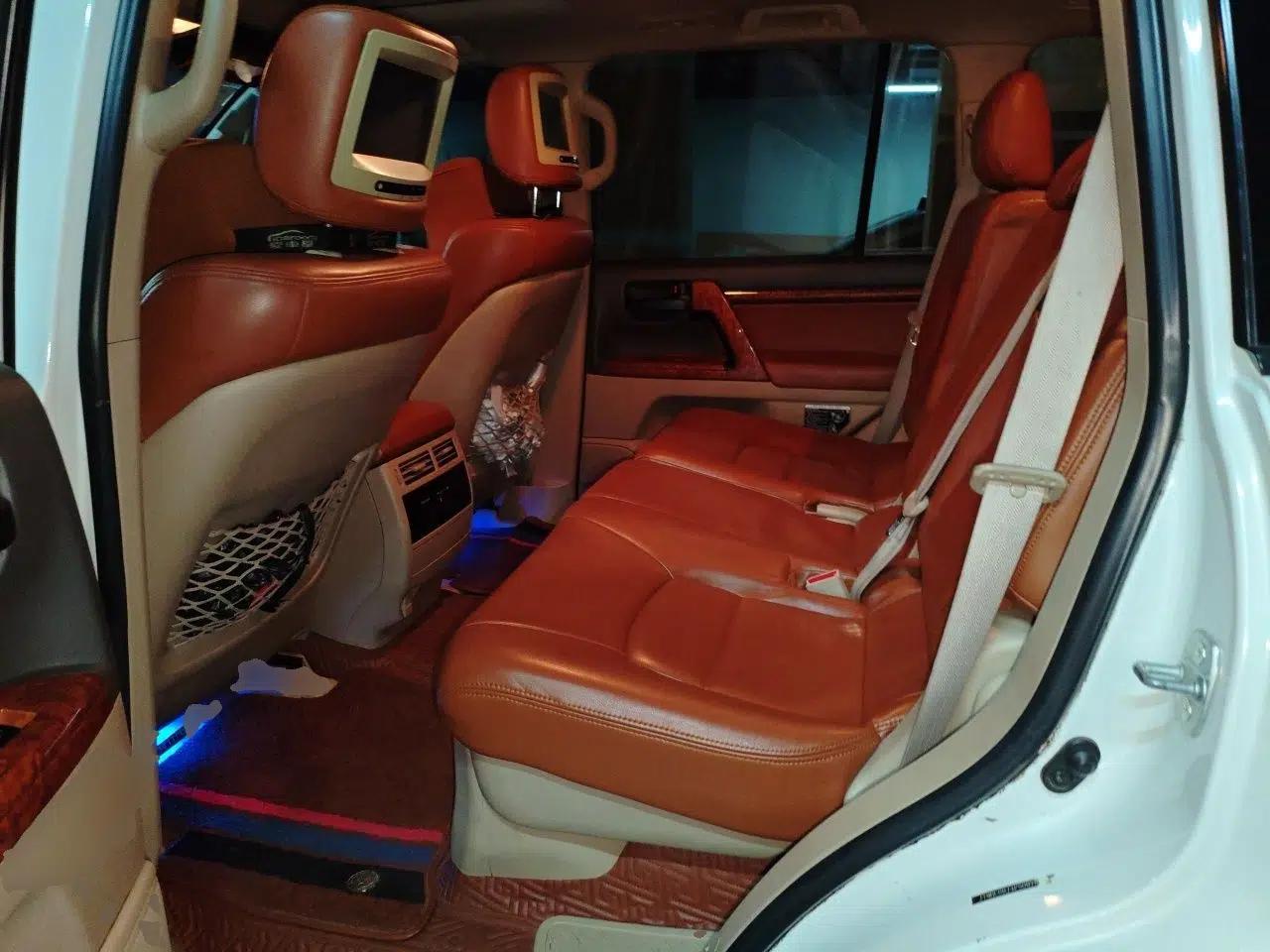 Toyota Land Cruiser 2015 Toyota Land Cruiser 4.0 Automatic Gasoline (8-Seater) — миниатюра 17