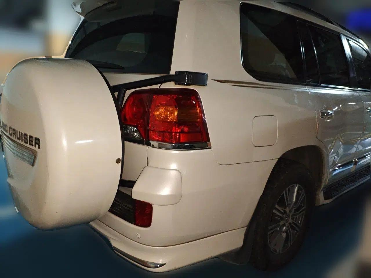 Toyota Land Cruiser 2015 Toyota Land Cruiser 4.0 Automatic Gasoline (8-Seater) — миниатюра 6