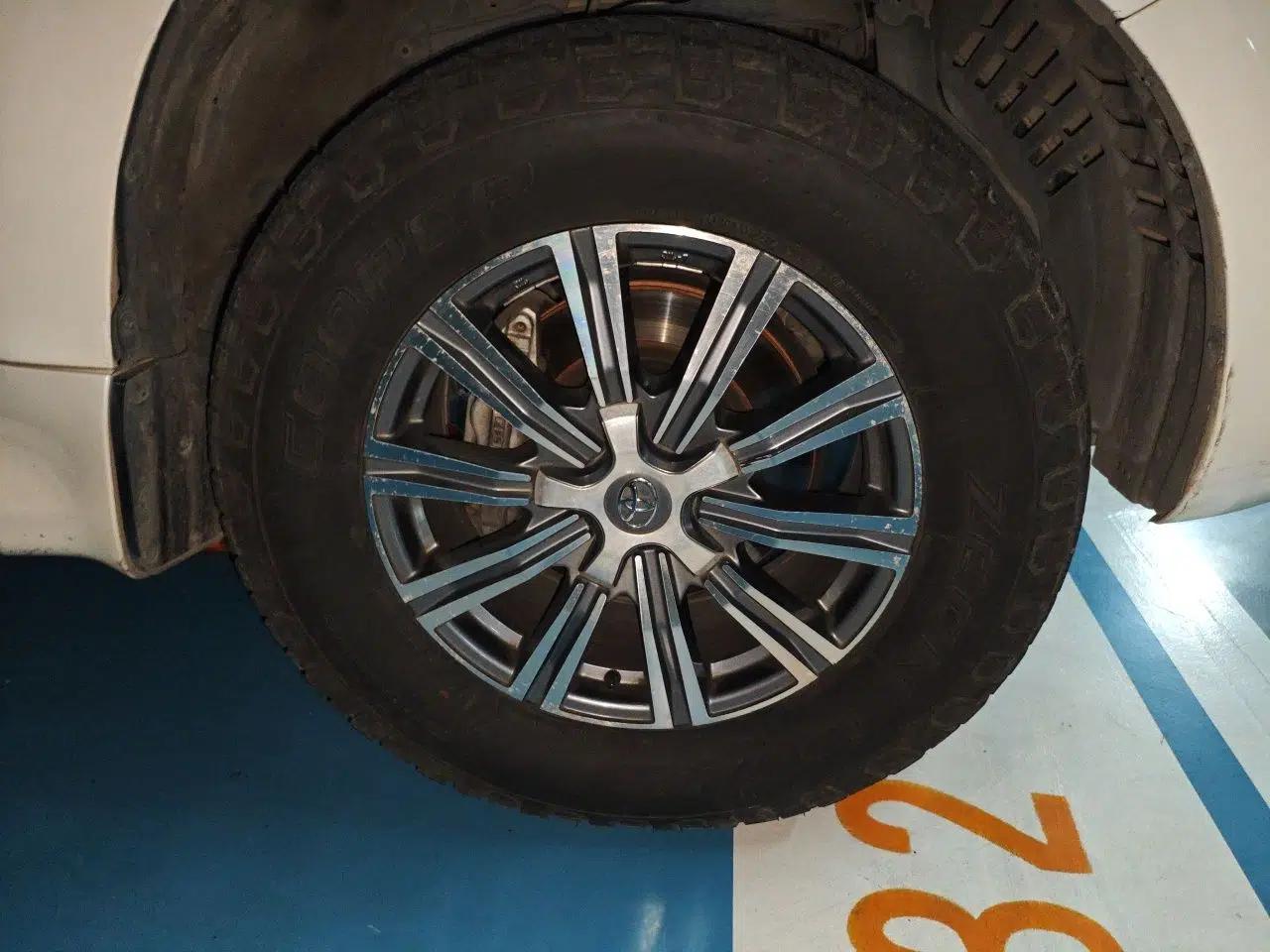 Toyota Land Cruiser 2015 Toyota Land Cruiser 4.0 Automatic Gasoline (8-Seater) — миниатюра 8