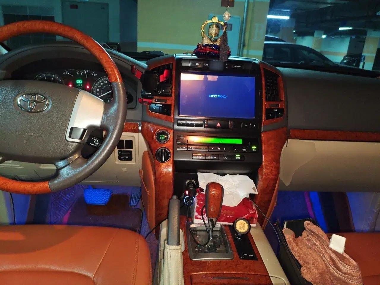 Toyota Land Cruiser 2015 Toyota Land Cruiser 4.0 Automatic Gasoline (8-Seater) — миниатюра 9