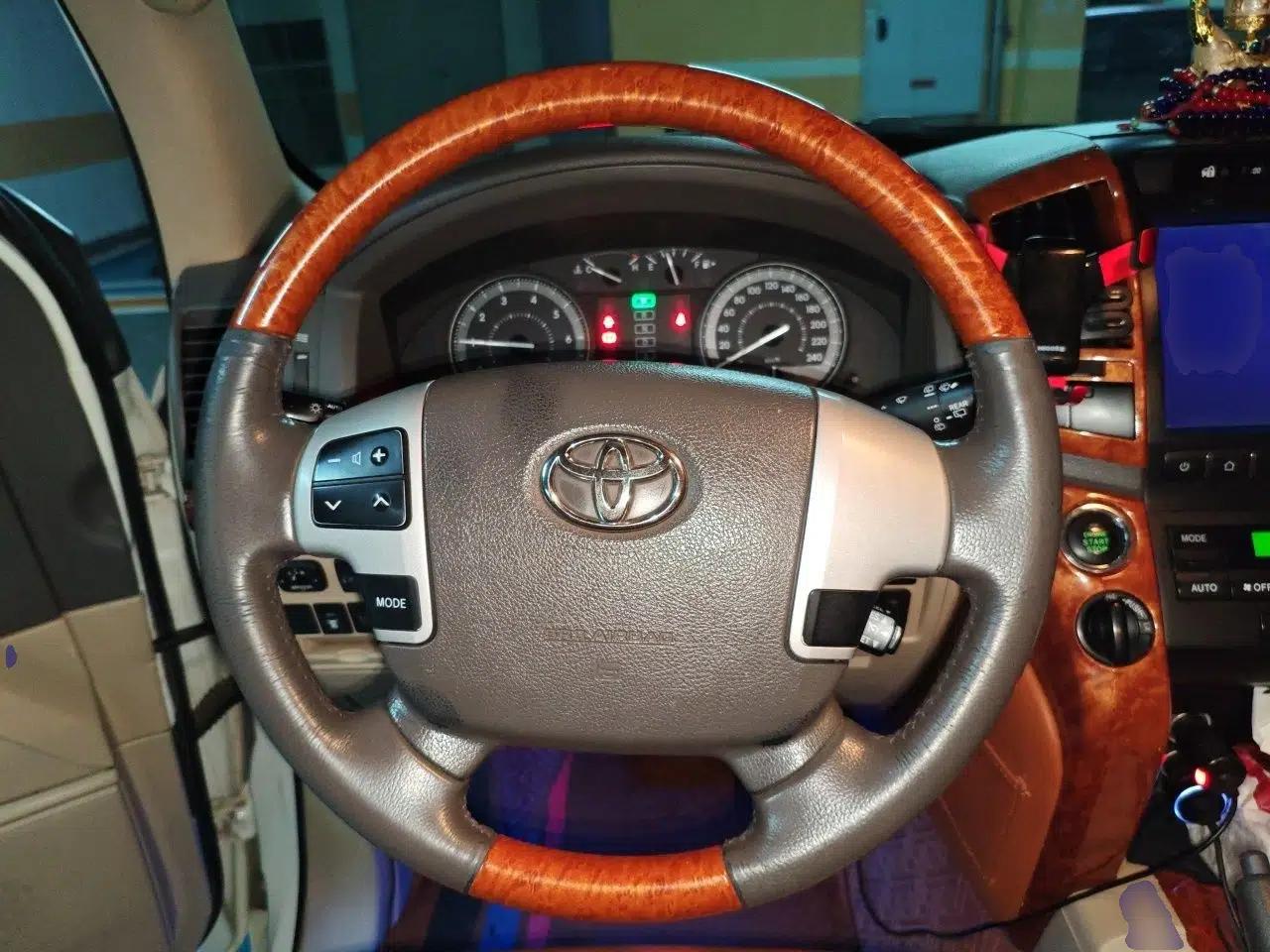 Toyota Land Cruiser 2015 Toyota Land Cruiser 4.0 Automatic Gasoline (8-Seater) — миниатюра 10