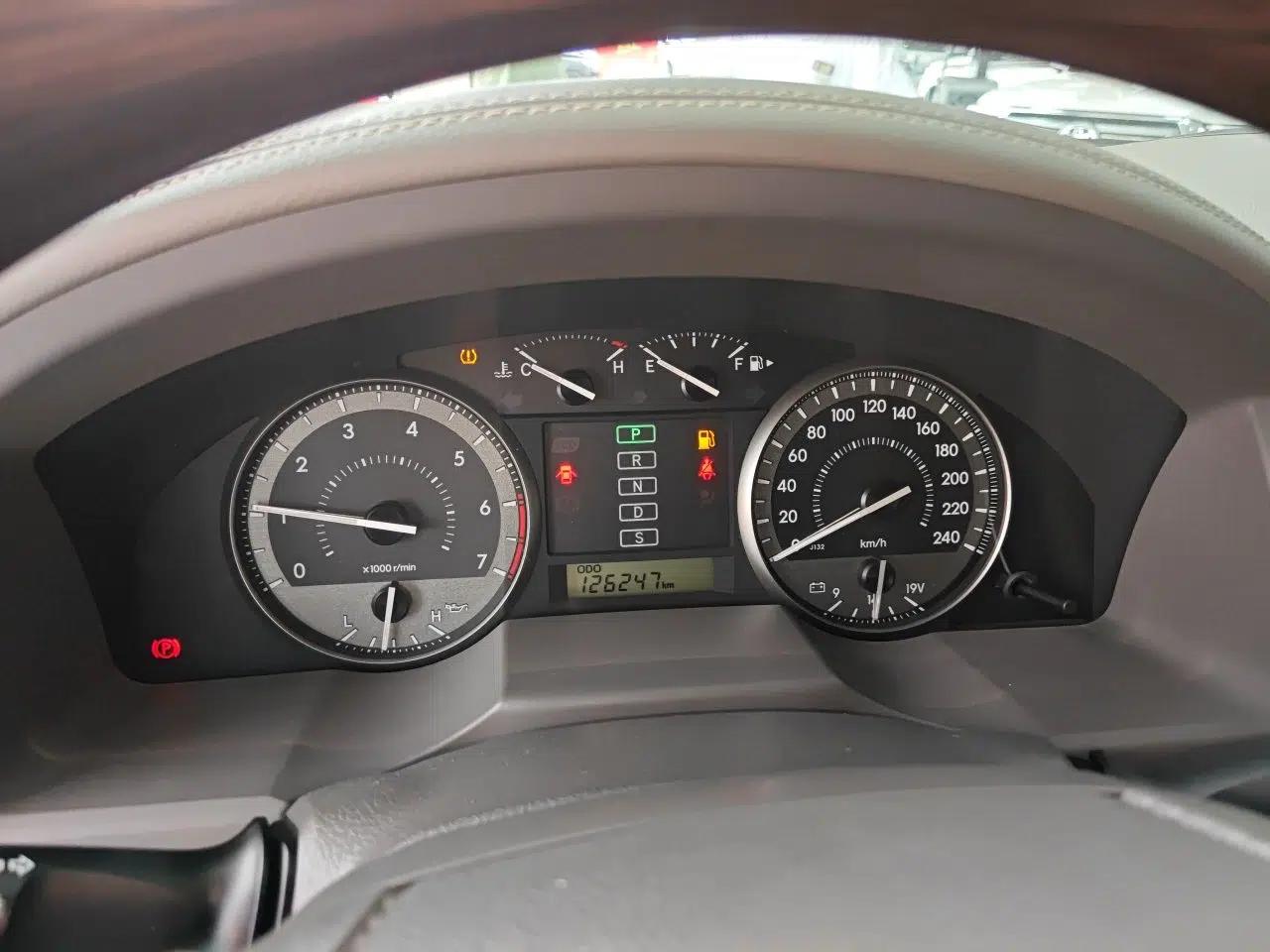 Toyota Land Cruiser 2019 Toyota Land Cruiser 4.0-liter automatic gasoline, 7 seats — миниатюра 11
