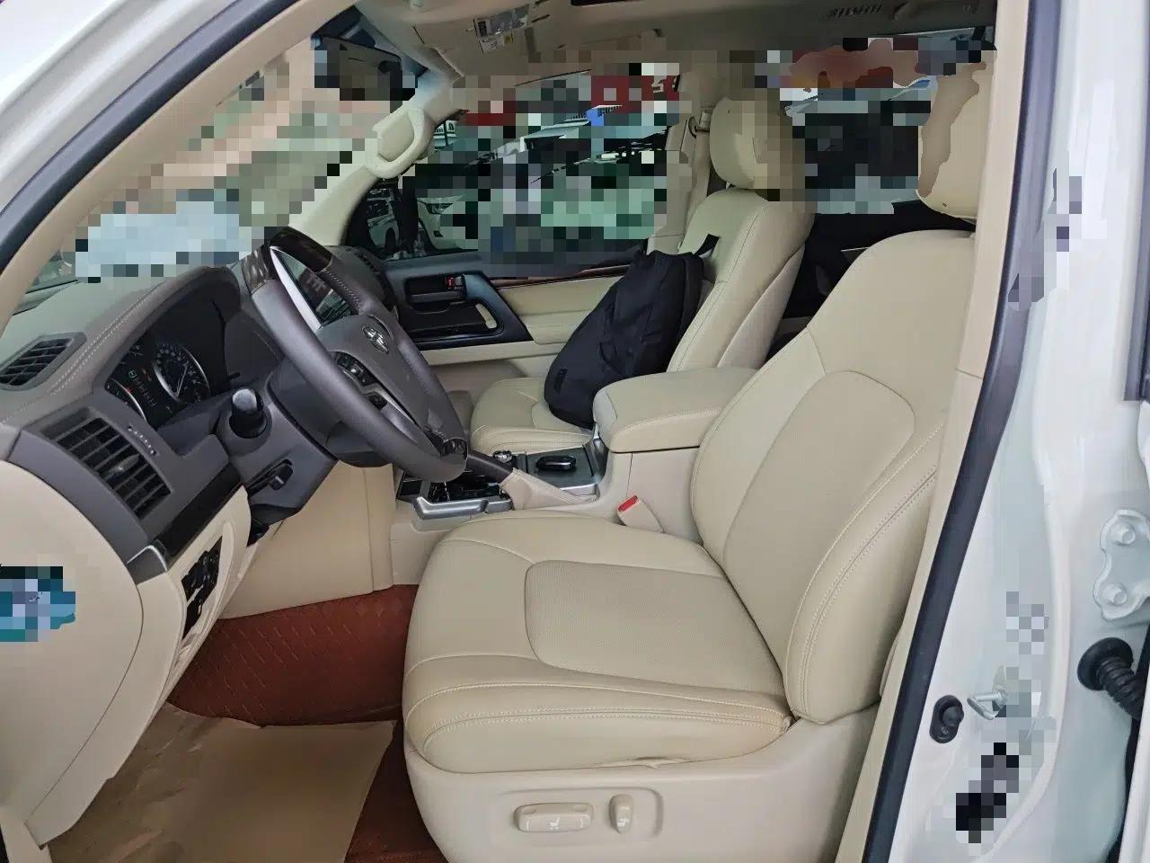 Toyota Land Cruiser 2019 Toyota Land Cruiser 4.0-liter automatic gasoline, 7 seats — миниатюра 15