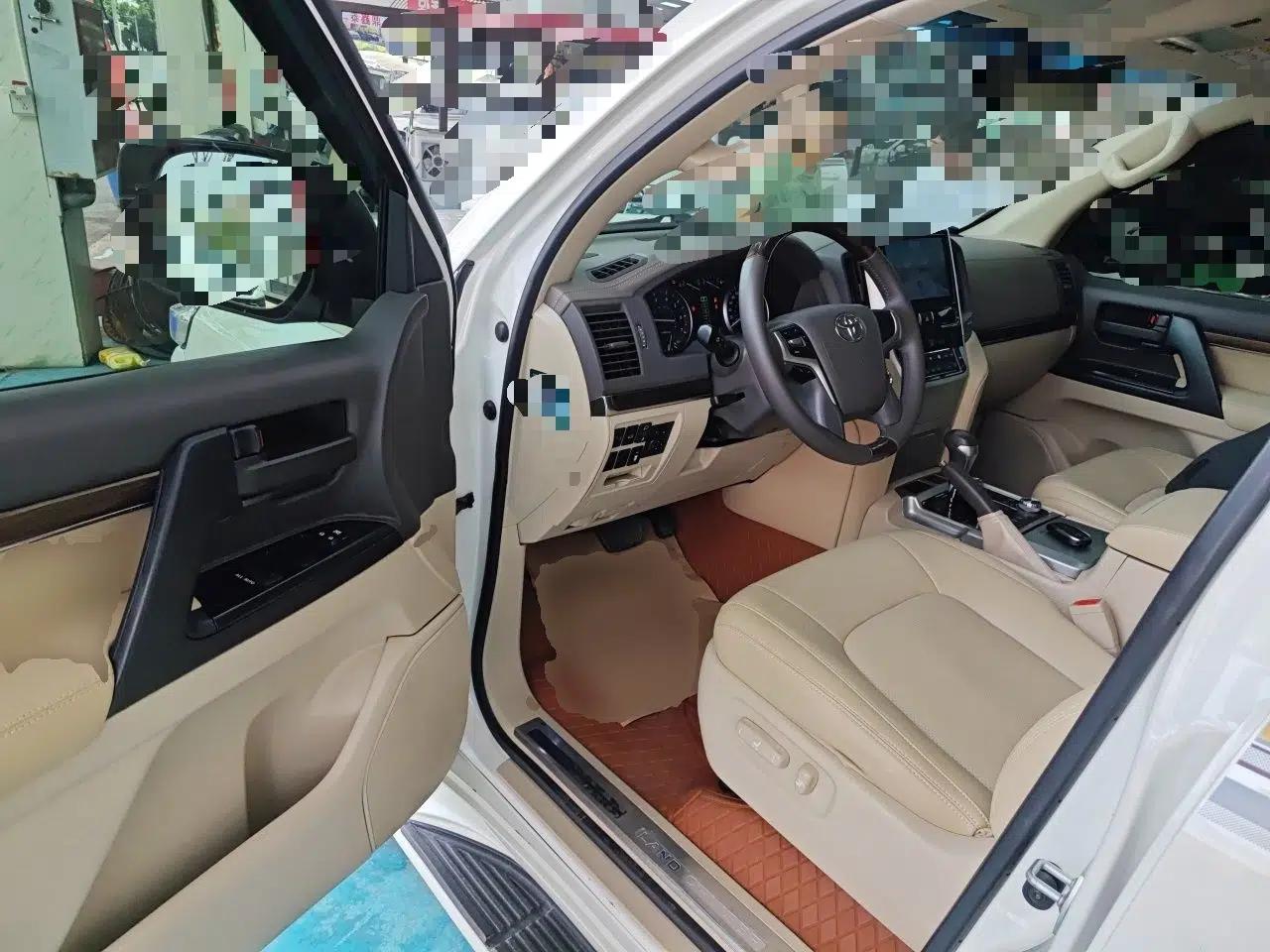 Toyota Land Cruiser 2019 Toyota Land Cruiser 4.0-liter automatic gasoline, 7 seats — миниатюра 16