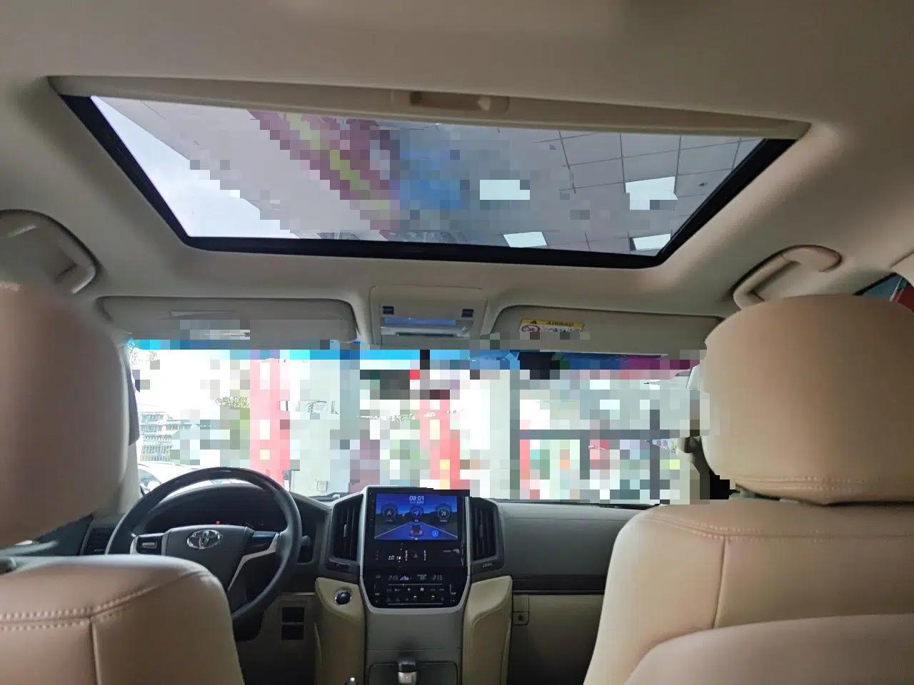 Toyota Land Cruiser 2019 Toyota Land Cruiser 4.0-liter automatic gasoline, 7 seats — миниатюра 18