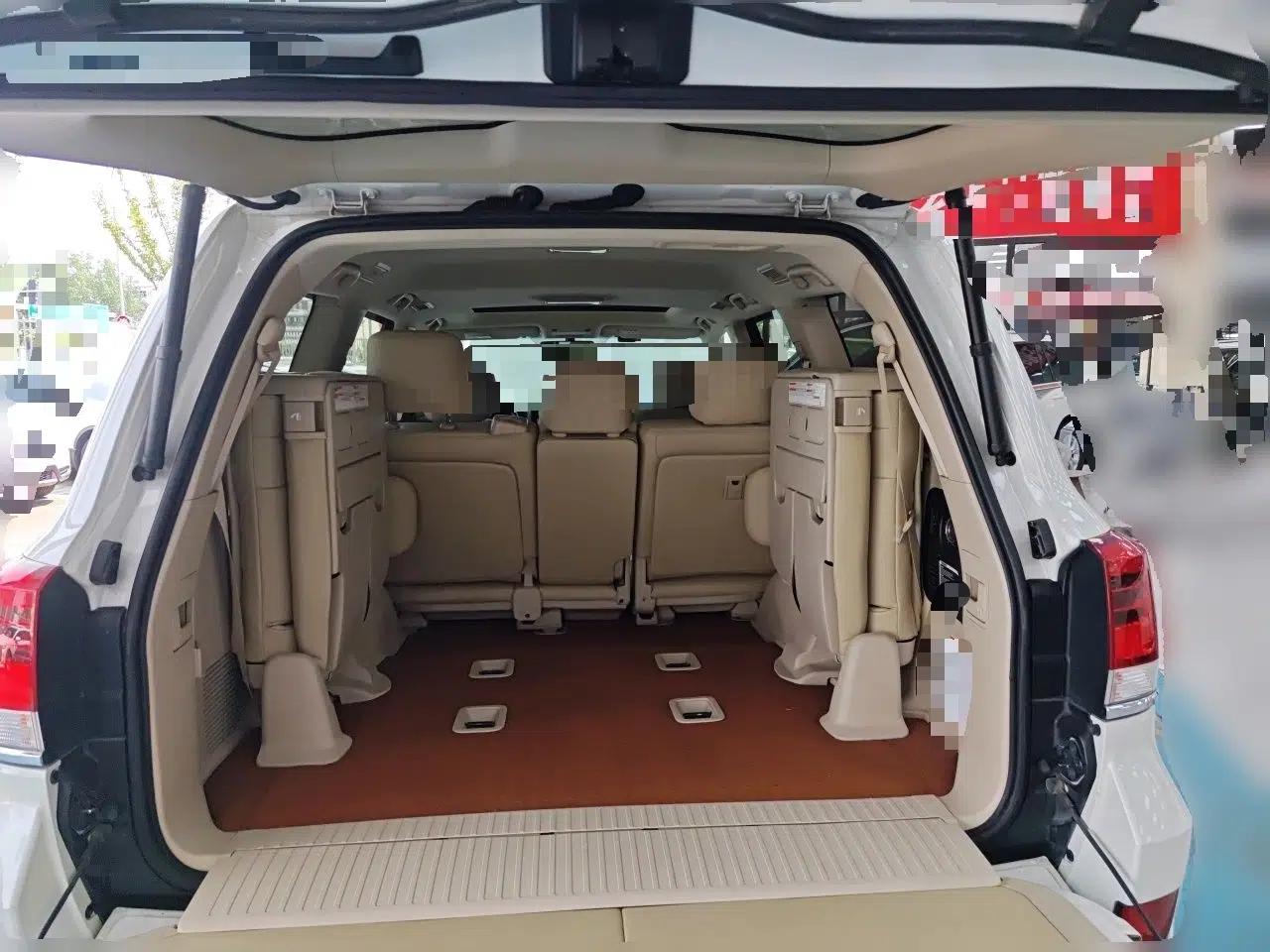 Toyota Land Cruiser 2019 Toyota Land Cruiser 4.0-liter automatic gasoline, 7 seats — миниатюра 19