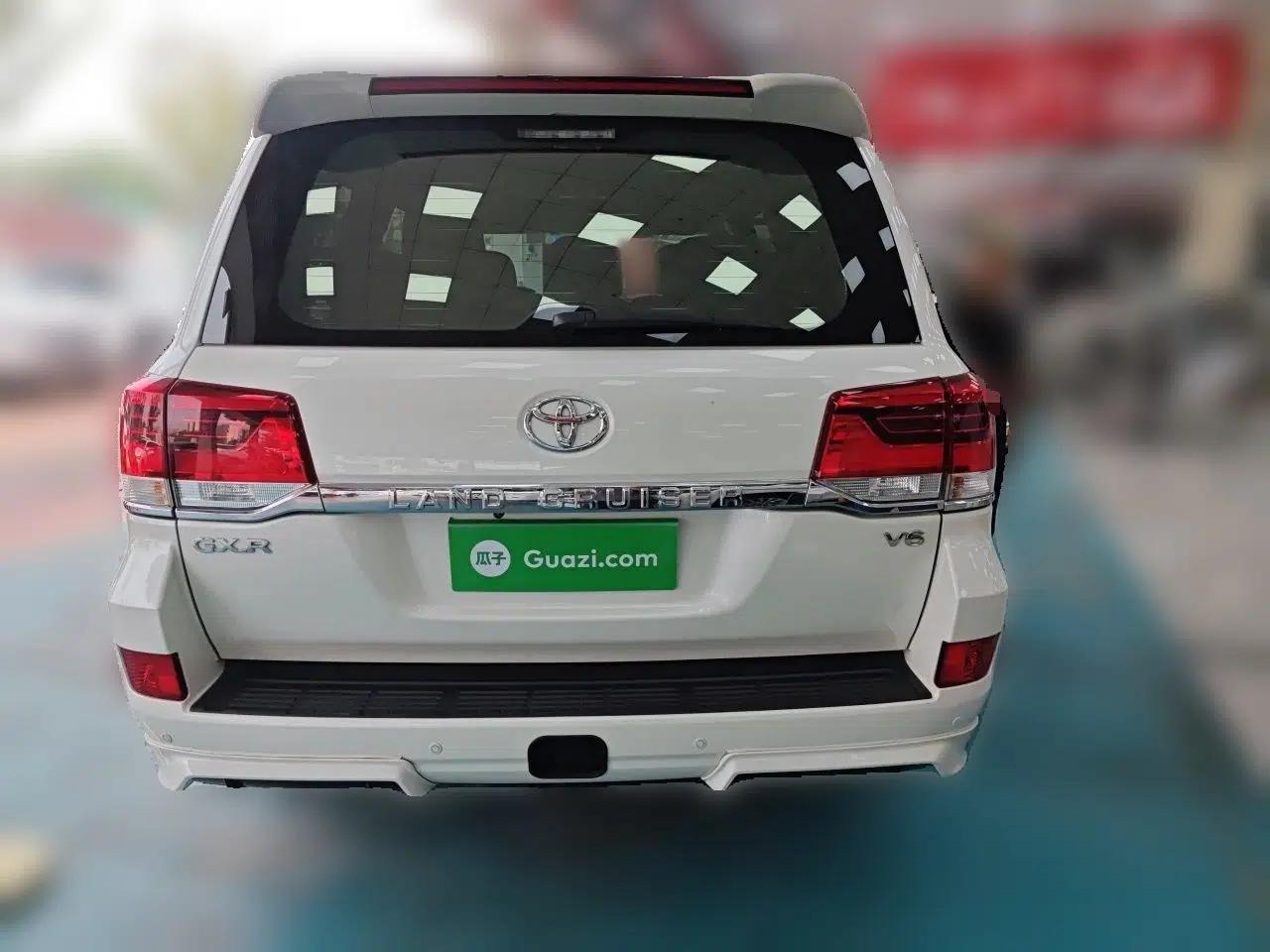 Toyota Land Cruiser 2019 Toyota Land Cruiser 4.0-liter automatic gasoline, 7 seats — миниатюра 5