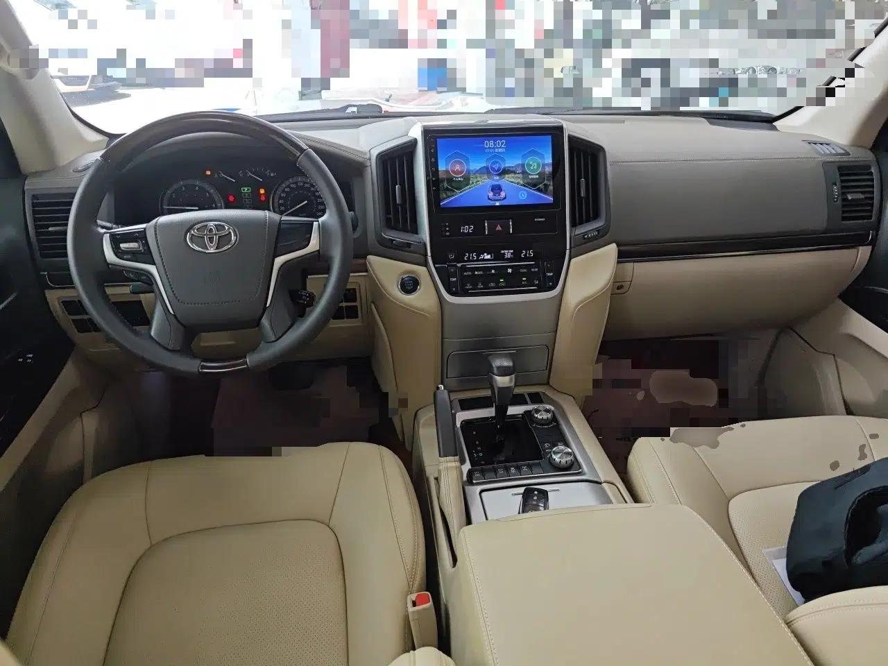 Toyota Land Cruiser 2019 Toyota Land Cruiser 4.0-liter automatic gasoline, 7 seats — миниатюра 9
