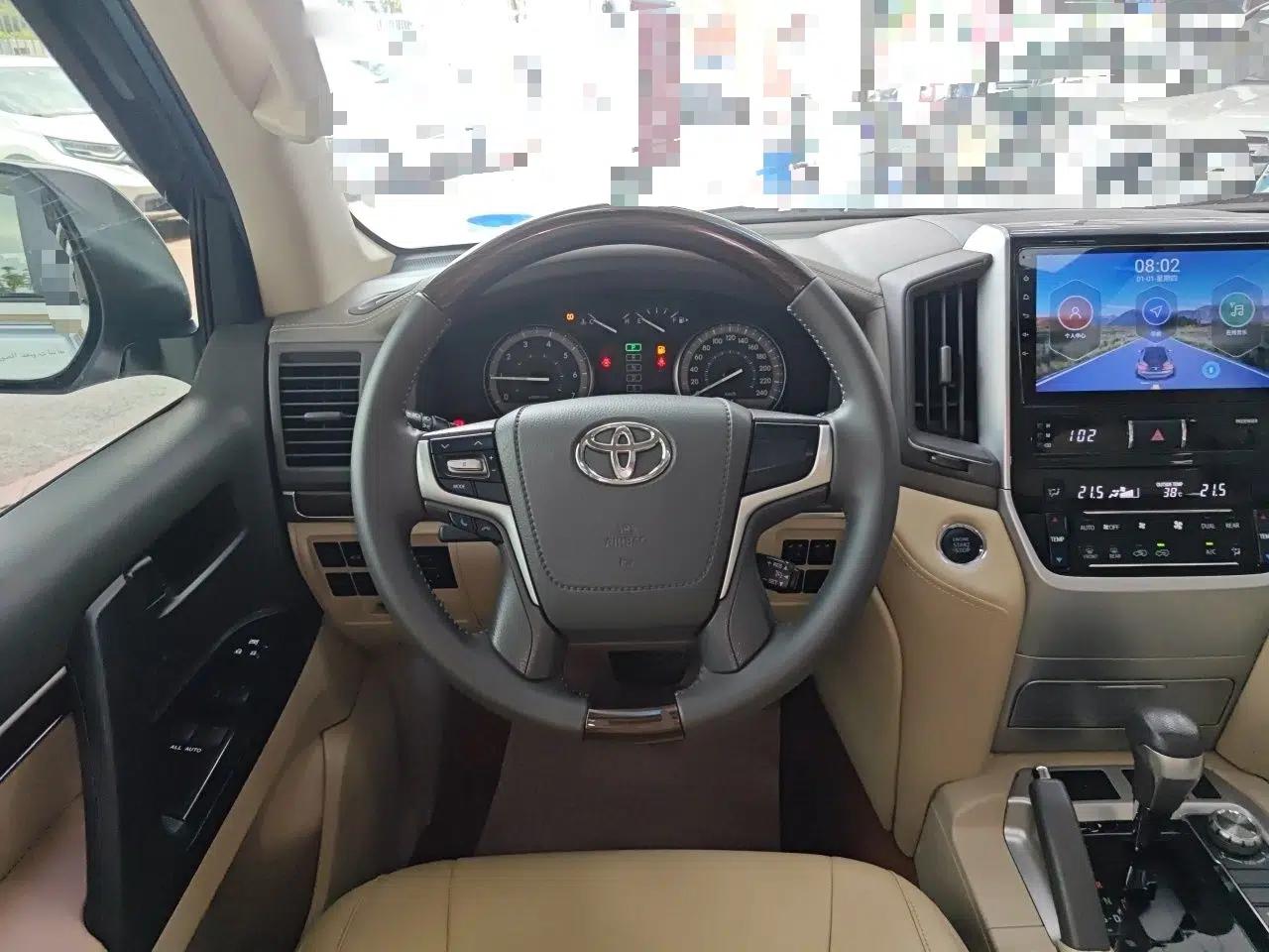 Toyota Land Cruiser 2019 Toyota Land Cruiser 4.0-liter automatic gasoline, 7 seats — миниатюра 10